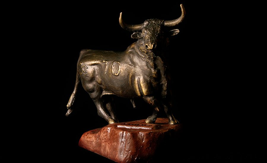 Toro corriendo de Bronce